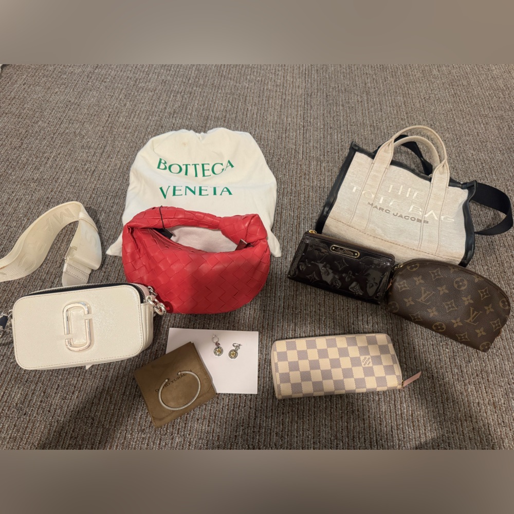 Chanel, Bottega, Louis Vuitton, David yurman, marc jacobs